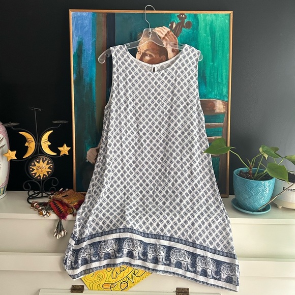 Chic Blue and White Patterned Sleeveless Dress One Size - Picture 2 of 16